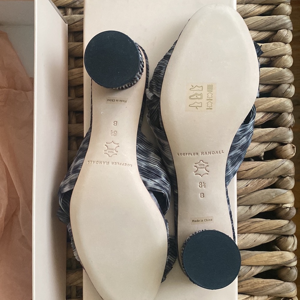 Only tired on once brand new Loeffler Randall open to sandals with cutest bow - Picture 5 of 12